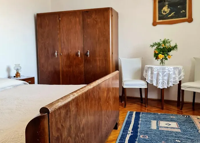 Πανσιόν Lidija Sutivan