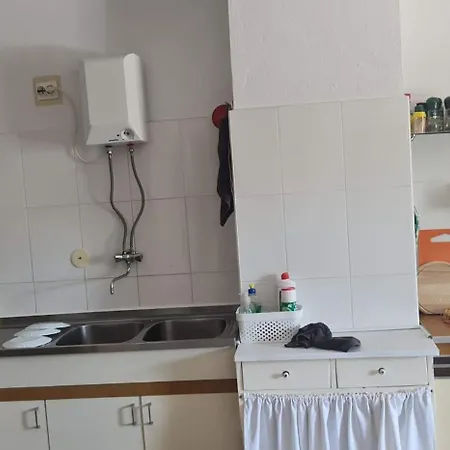 Lidija Guest house Sutivan