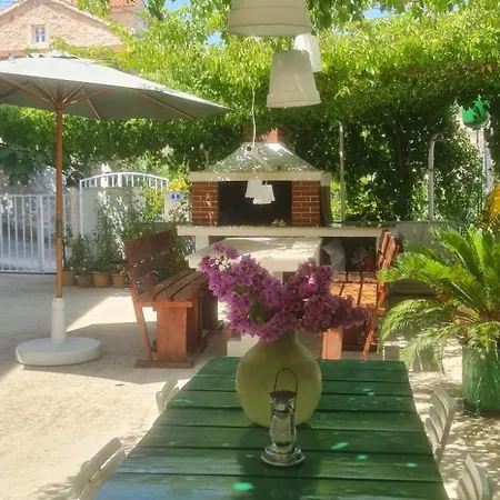 Lidija Guest house Sutivan