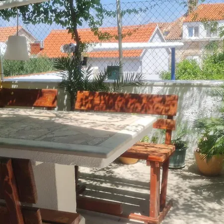 Guest house Lidija Sutivan