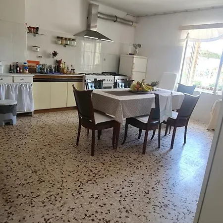 Guest house Lidija Sutivan