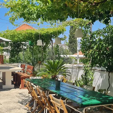 Guest house Lidija Sutivan